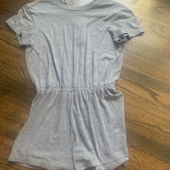grey short sleeve romper - Picture 1 of 1
